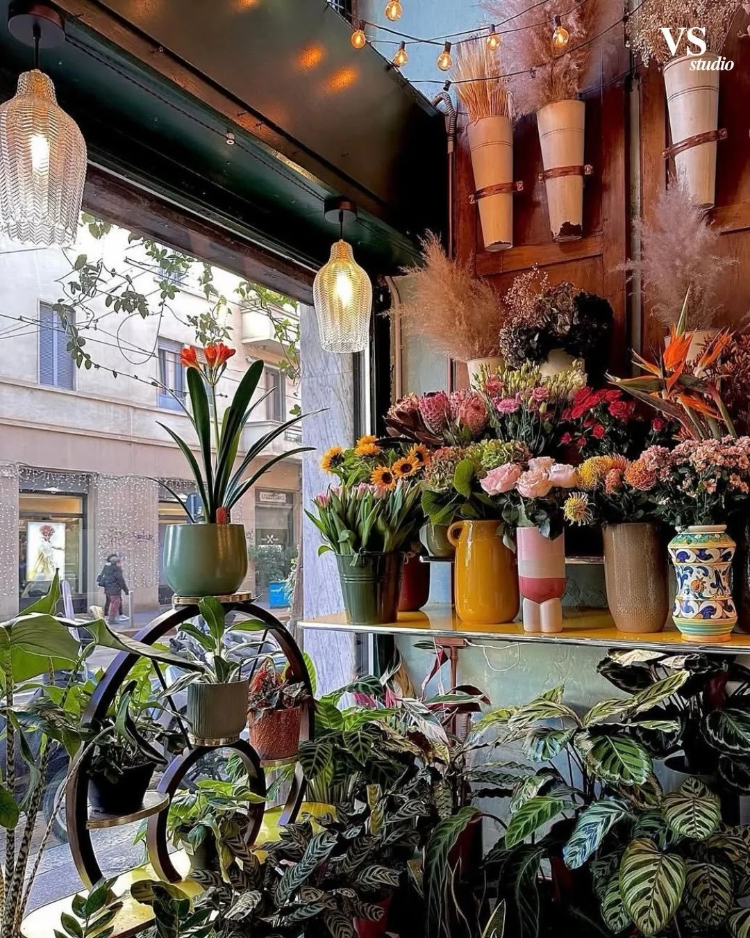 Proud to walk alongside @fiurimilano - Flowers &amp; Coffee on their PR journey.
Not just a coffee place. A home, a family, and a living passion for flower design.
Sun-drenched and slow in the heart of Milan