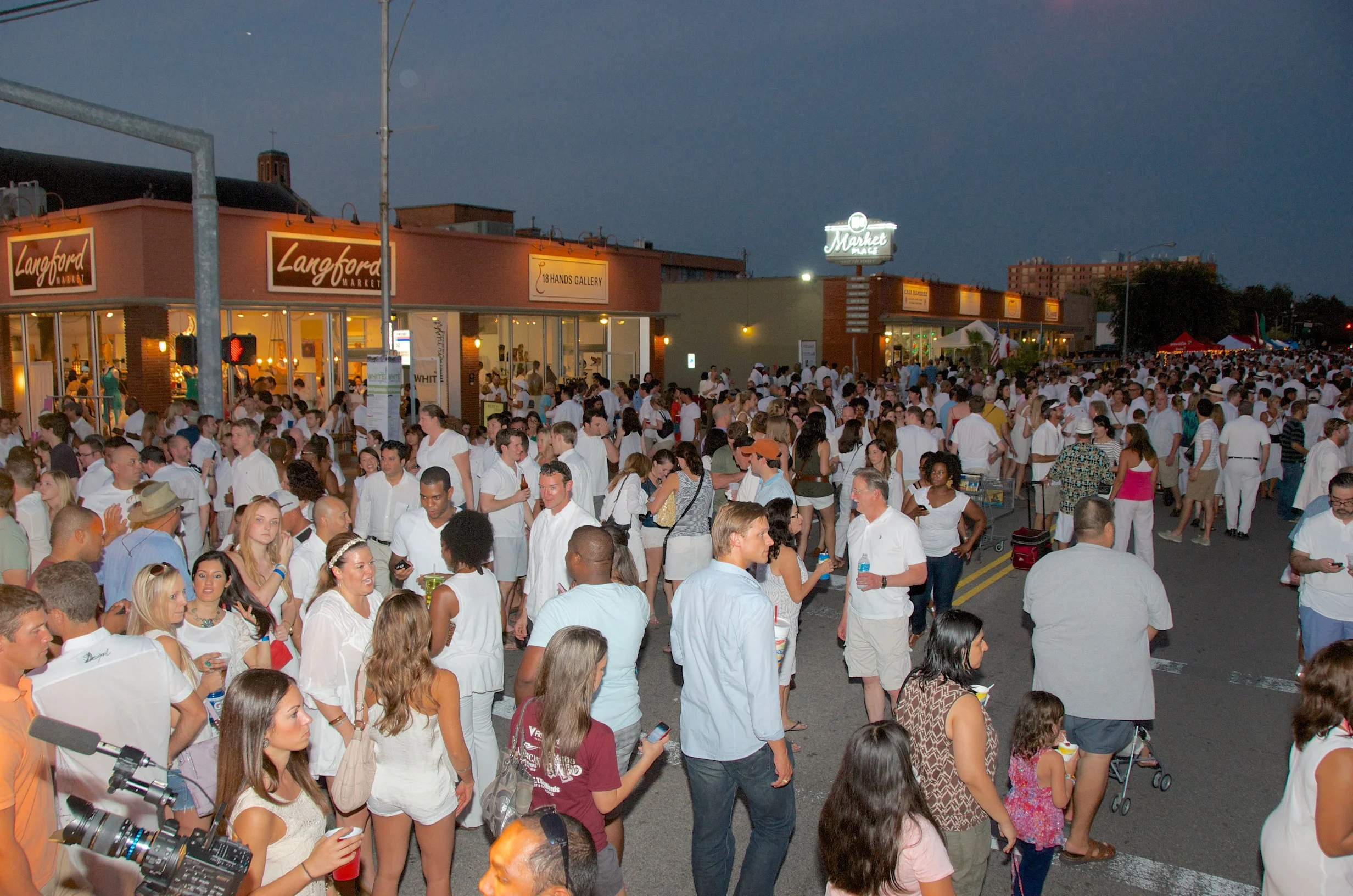 White-Linen-Night-2012-129.jpg