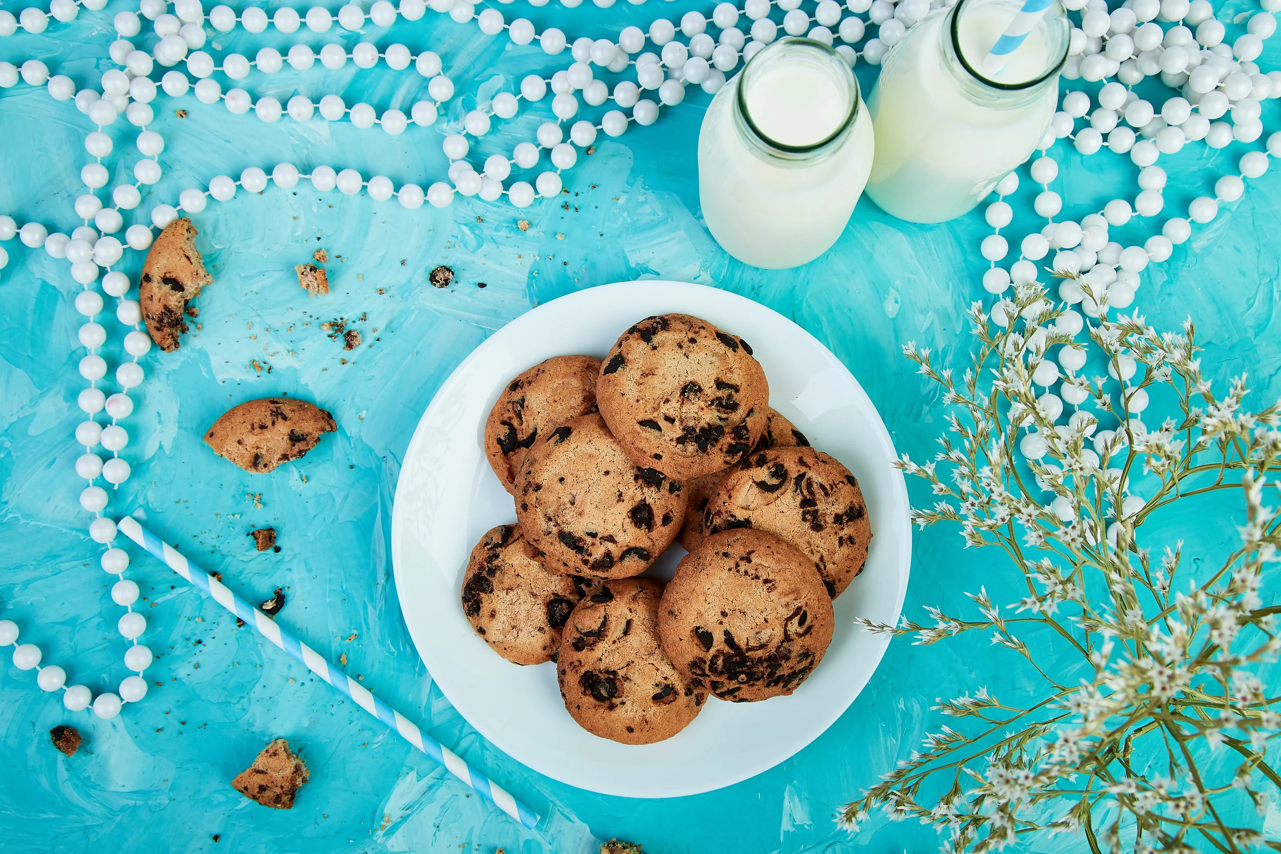 cookie-chocolate-with-a-milk-bottles-PVJDUHF.jpg