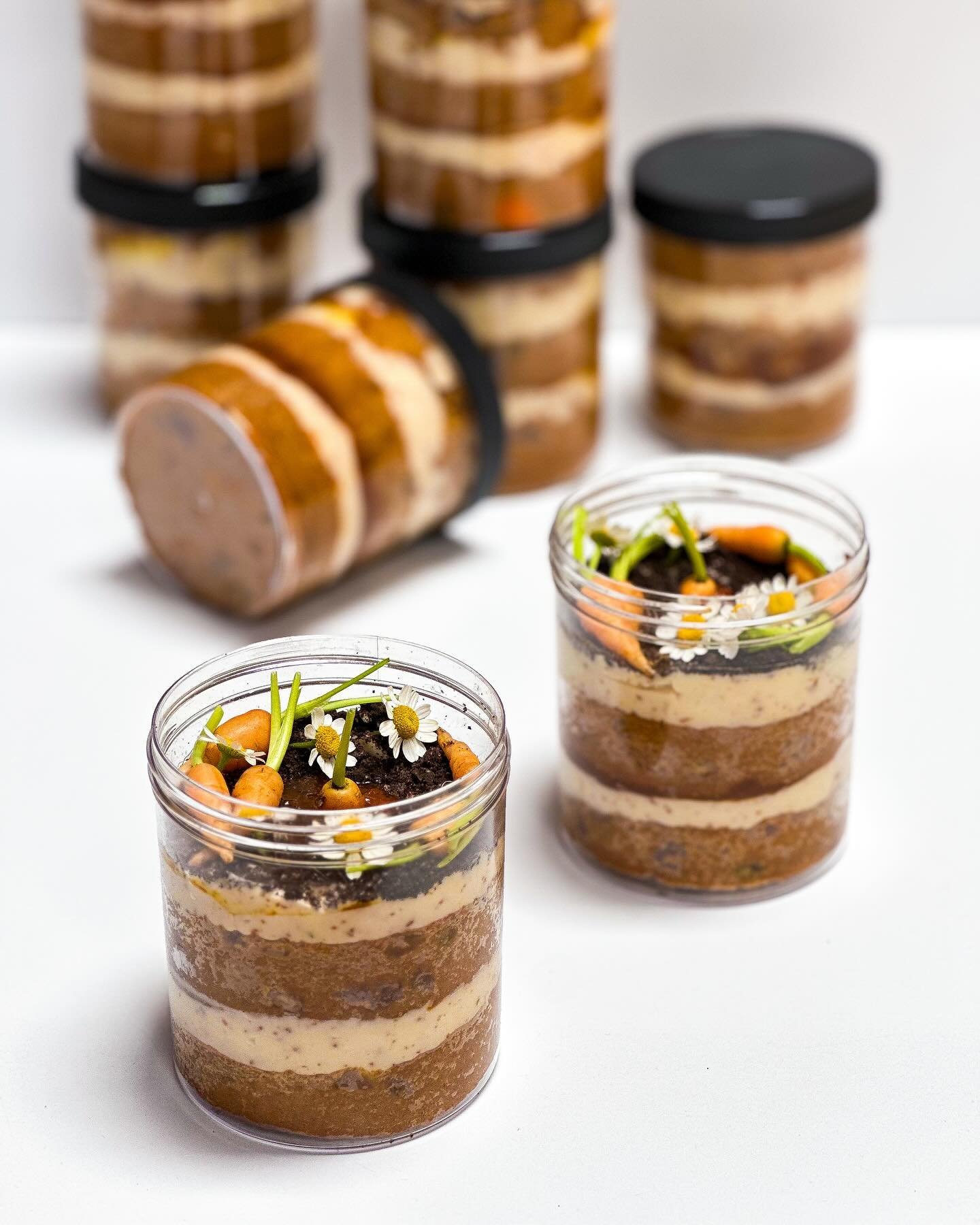 These carrot cake jars might just be some of the cutest things we&rsquo;ve ever made! Easter might be over, but we&rsquo;re still over here baking carrot cakes. Don&rsquo;t like carrot cake? That&rsquo;s probably because you haven&rsquo;t had a GOOD 