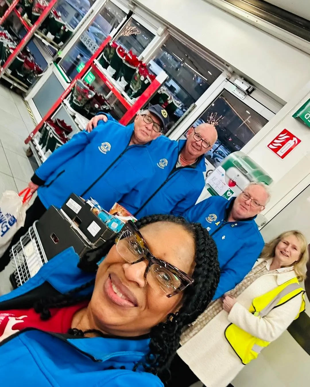 A successful collection today at Tesco Greystones and SuperValu Greystones 🎄🛒

Thank you to everyone who donated so generously to the Christmas Appeal. 
Your kindness will bring warmth, hope, and smiles to local families this Christmas. 💛💙
We are