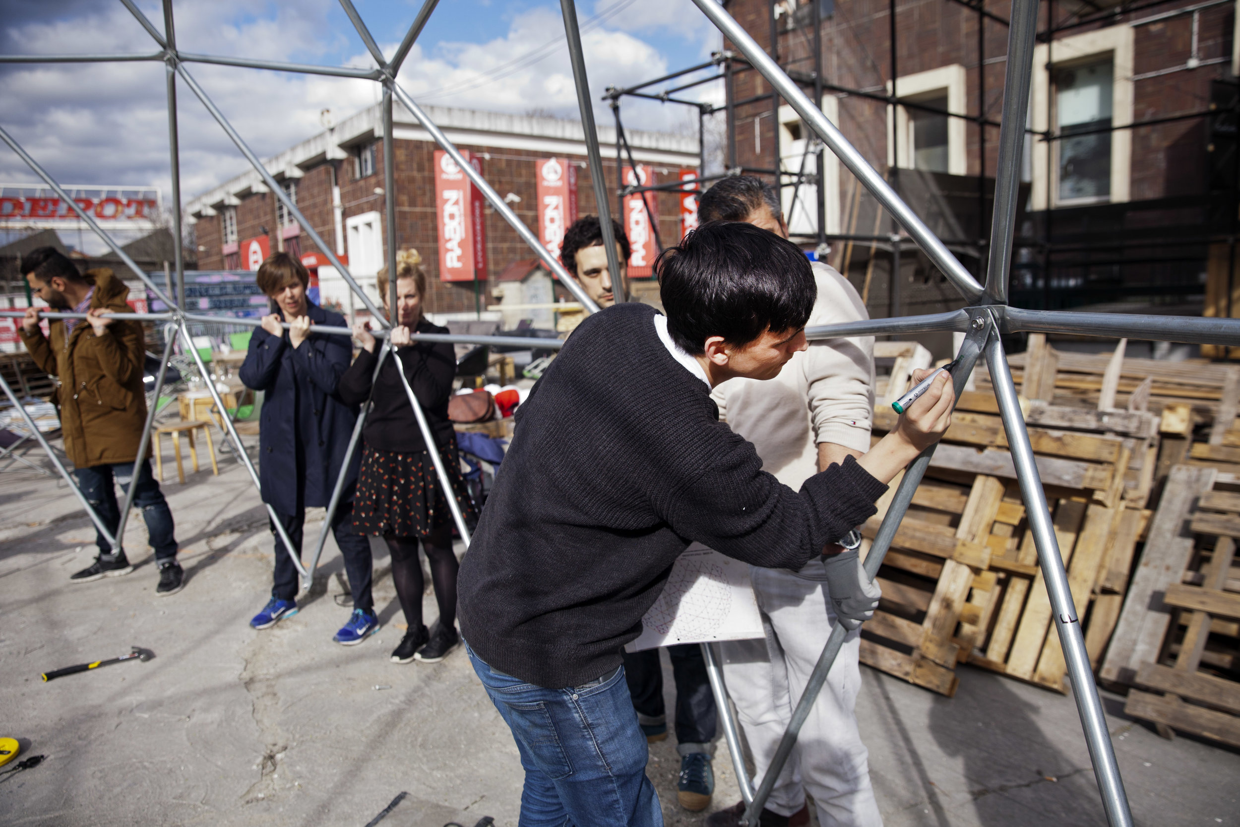 005 Good Chance Paris build day. Photo by David Sandison.jpg