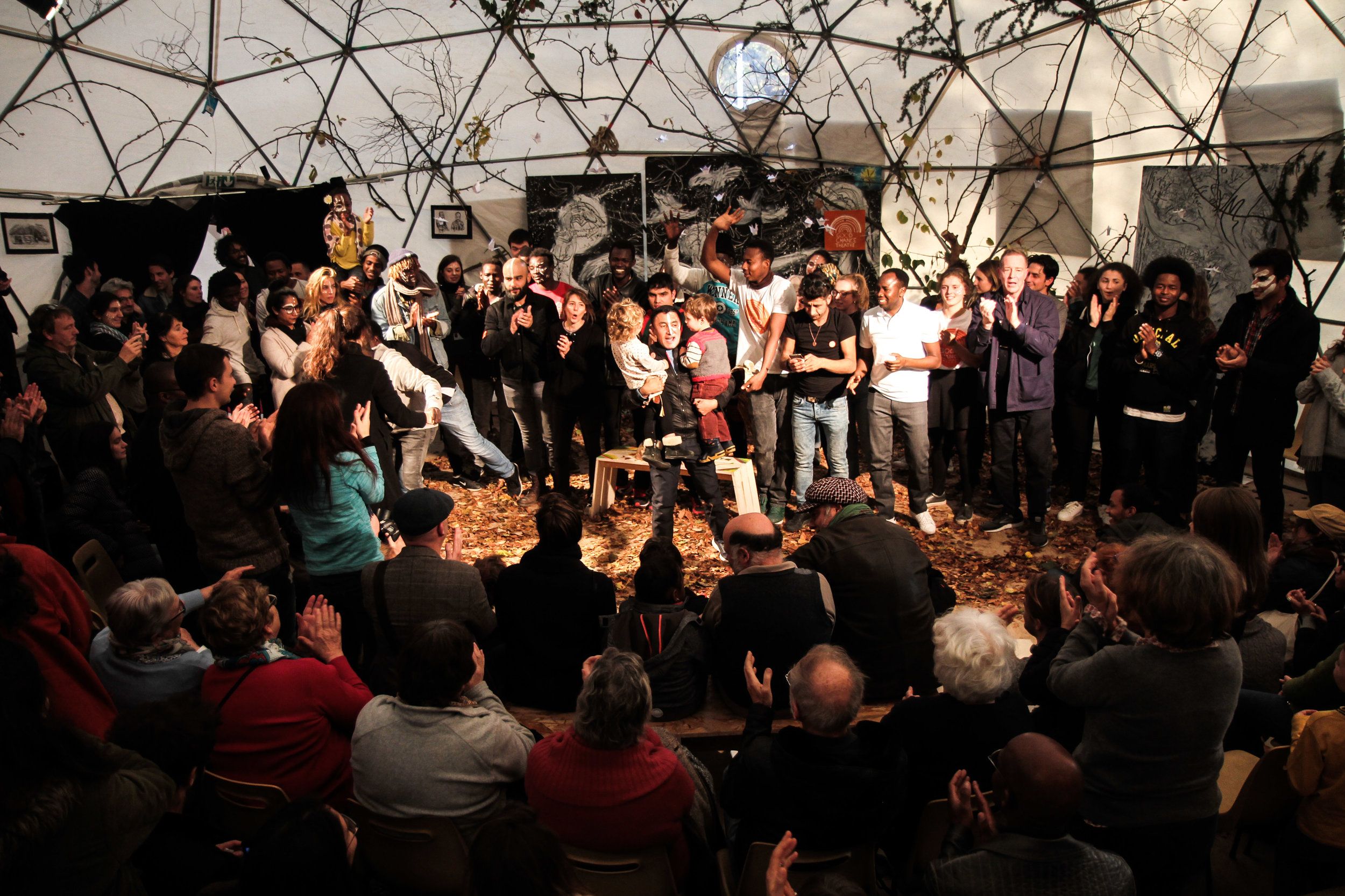 The Hope Show in the Good Chance Theatre in Paris. Photo by Raphaël Hilarion.jpg