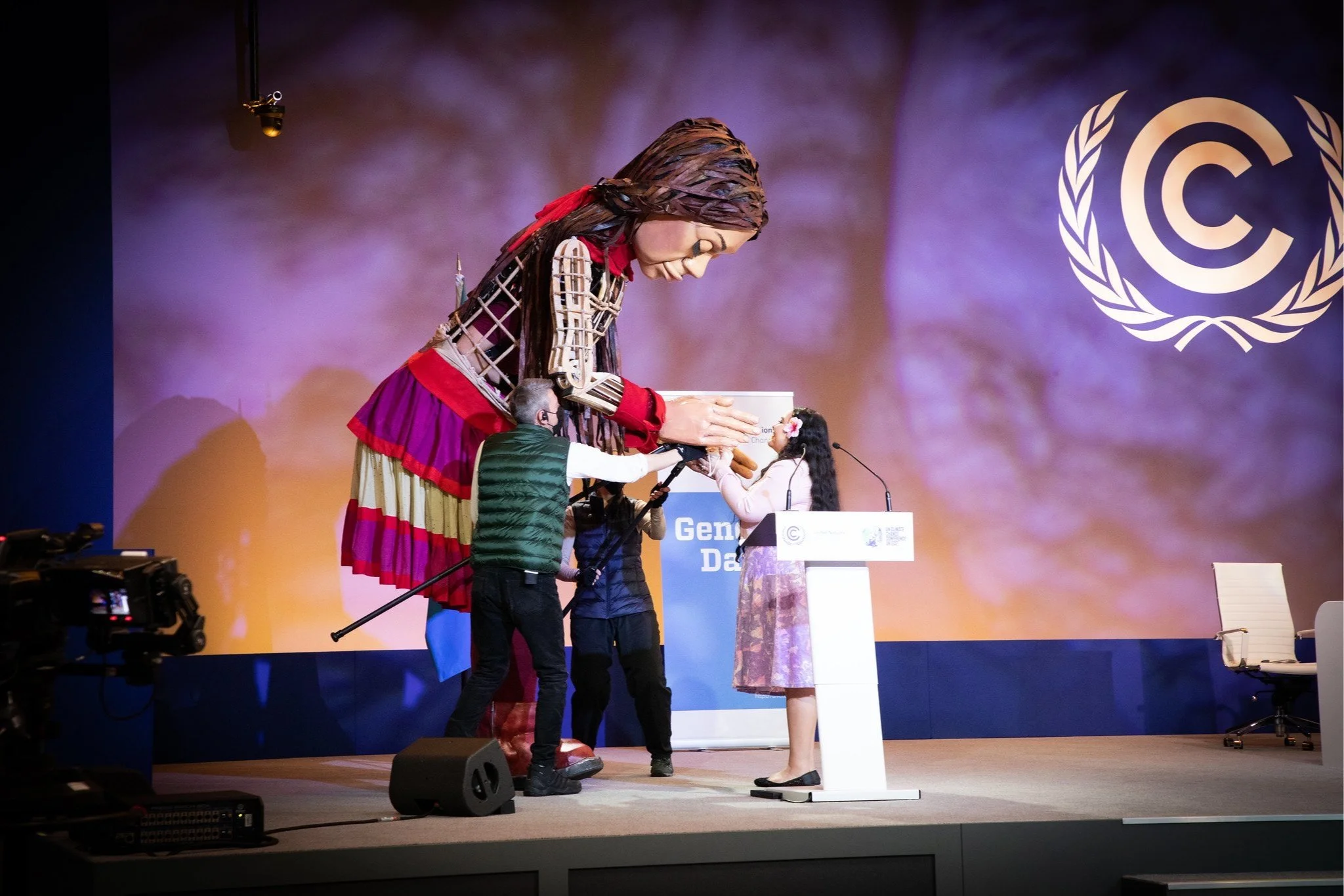 Amal meets activist Brianna Fruean, at the Gender Day plenary at COP26, Glasgow, 2021 (c) COP26