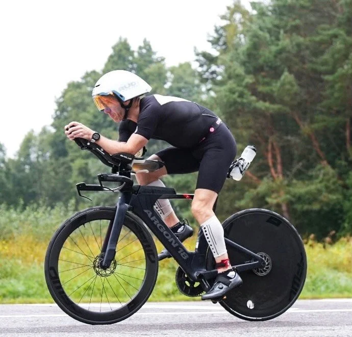 I met @jme_p1 on the plane ✈️ back from Hawaii World AG champs back in 2022 🏖️ 🏊&zwj;♂️ 🚴&zwj;♂️🏃&zwj;♂️. Typically both our bikes were delayed which led to a bit of a message chit chat. A couple of years later he asked me to coach him and here w
