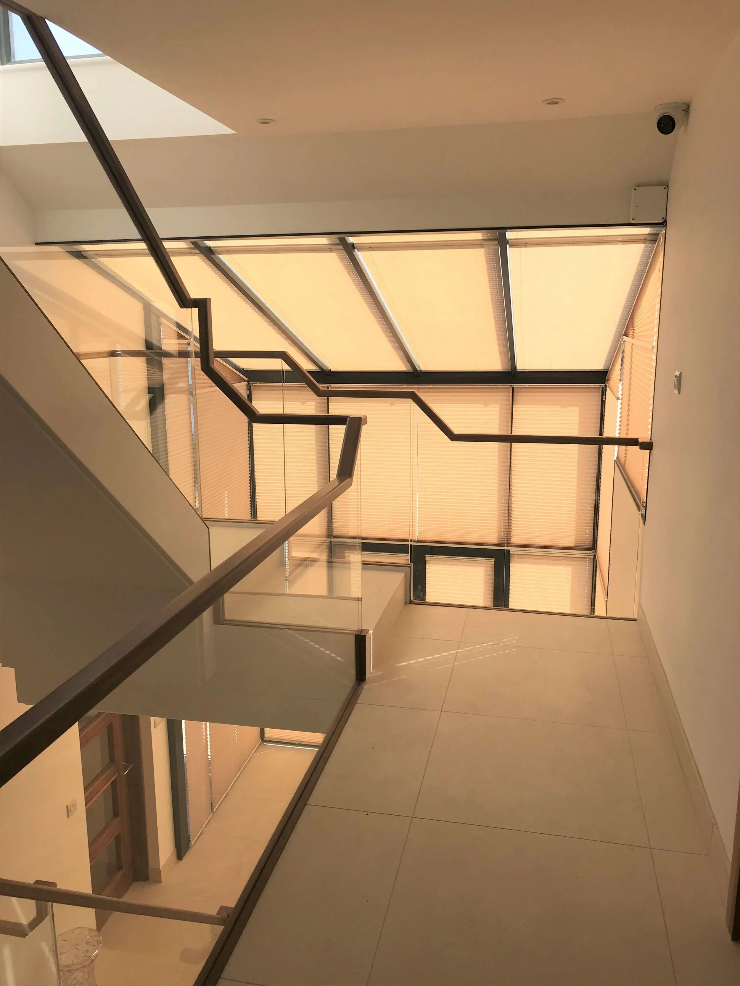 3 ROEDEAN BLINDS AND TOP FLOOR NEW STAIRS.jpg
