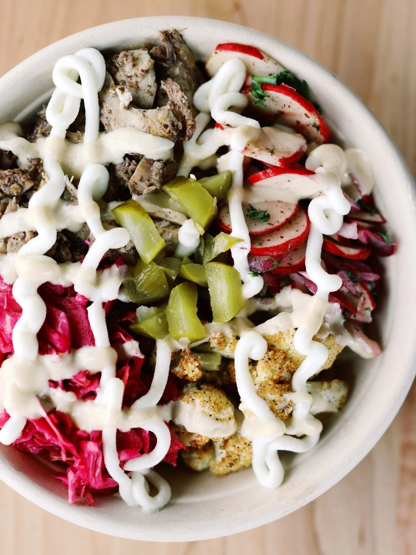 🧄 Happy National Garlic Day! 🧄

Garlic is the heart of so many of our flavors 🤍 Today we&rsquo;re featuring some of our most garlic-packed favorites:
🔥 Shawarma Bowl
🔥 DJ Toum (Garlic Chicken Sub)
🔥 Shawarma Pita
🔥 Our famous Toum Garlic Sauce