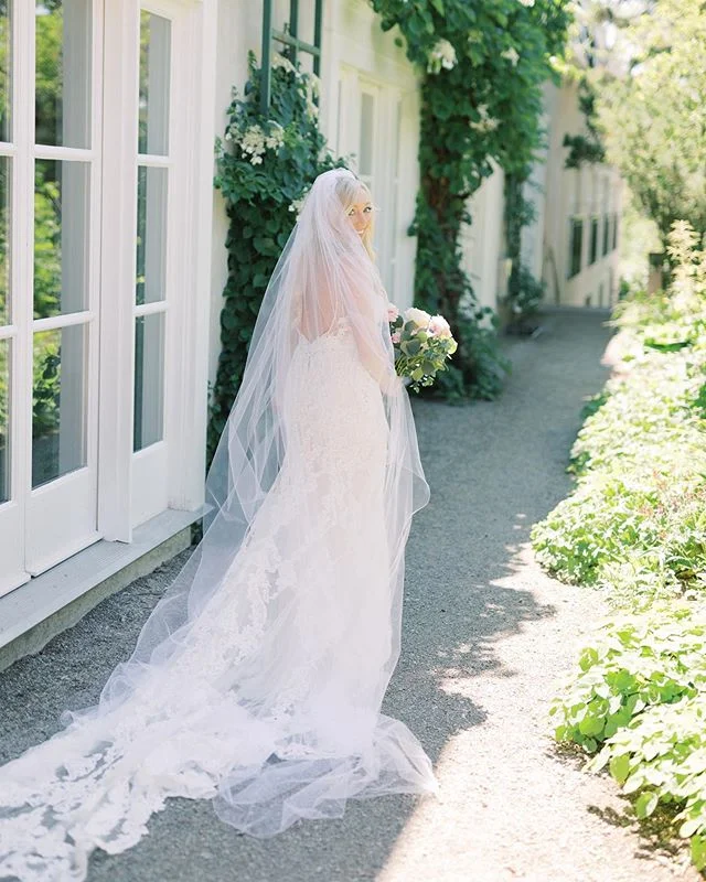 Loved photographing this beautiful bride in this gorgeous location. If you are getting married in the Kitchener/Cambridge/Waterloo area check out @langdonhall for their bridal suite.