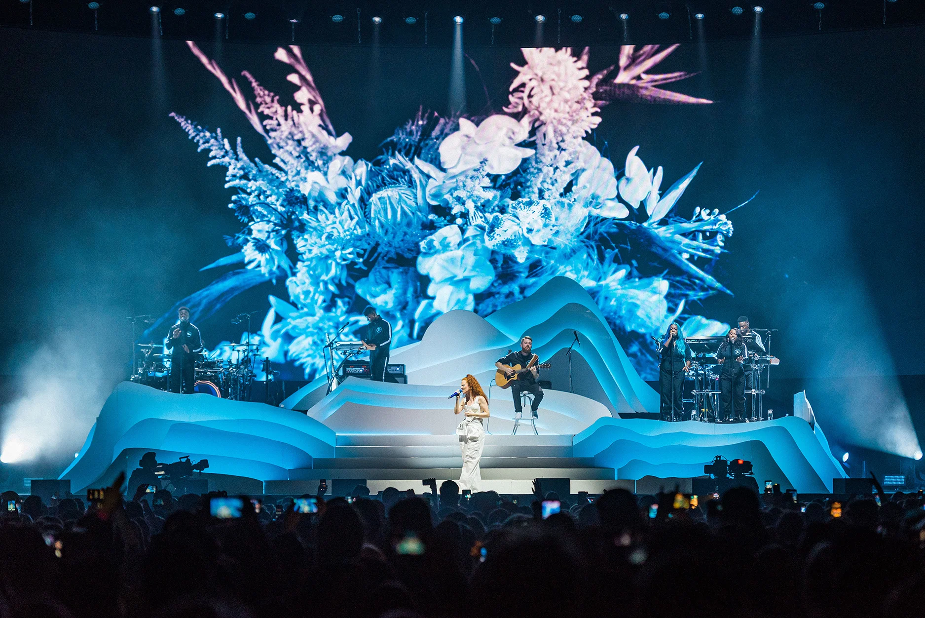fray-studio-video-design-video-live-music-adam-young-jess-glynne-always-in-between-10.jpg