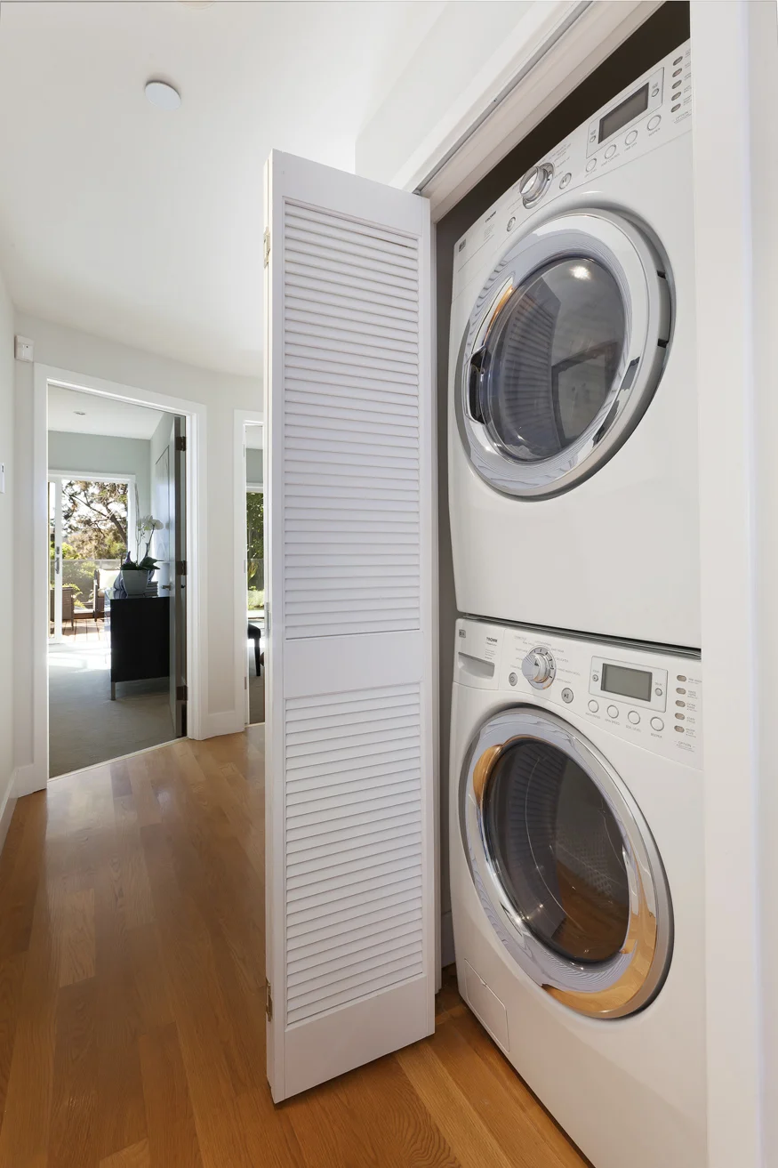 3011_20th2-laundry