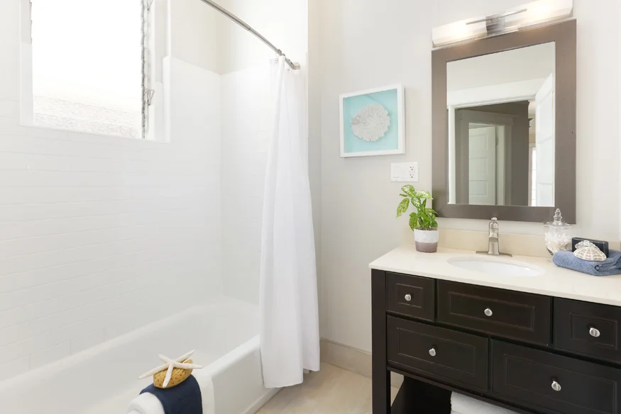 4070_17th-Bath.jpg