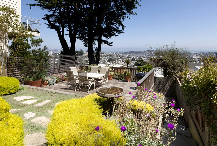 675GrandView-Yard2.jpg