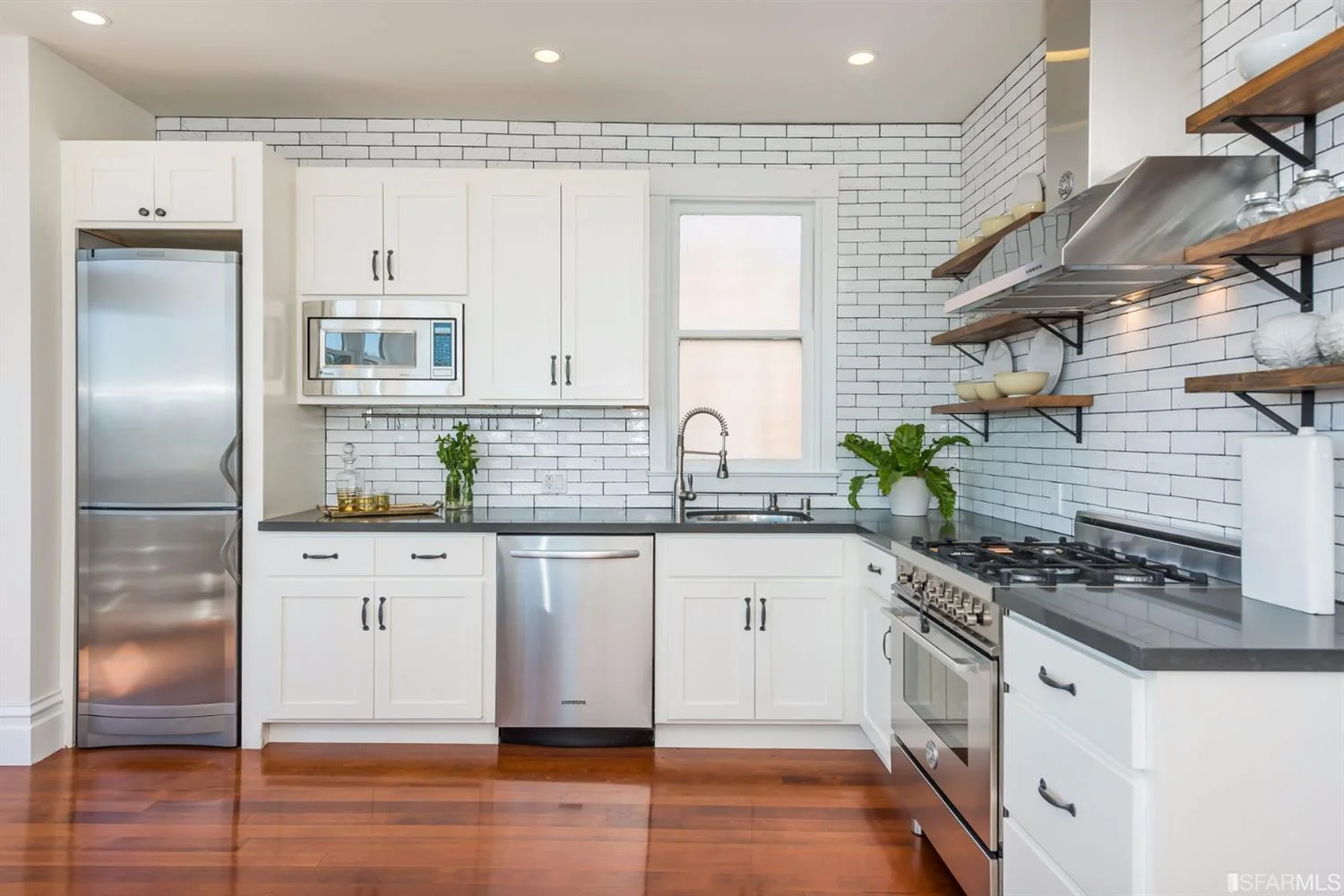 Kitchen1.jpg