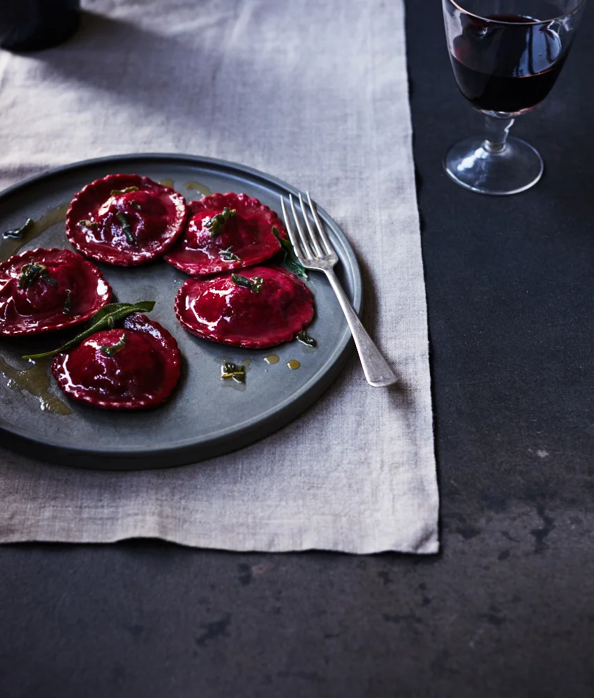 facundobustamante.com_06_Beetroot-ravioli_FINAL_DISH_085.jpg
