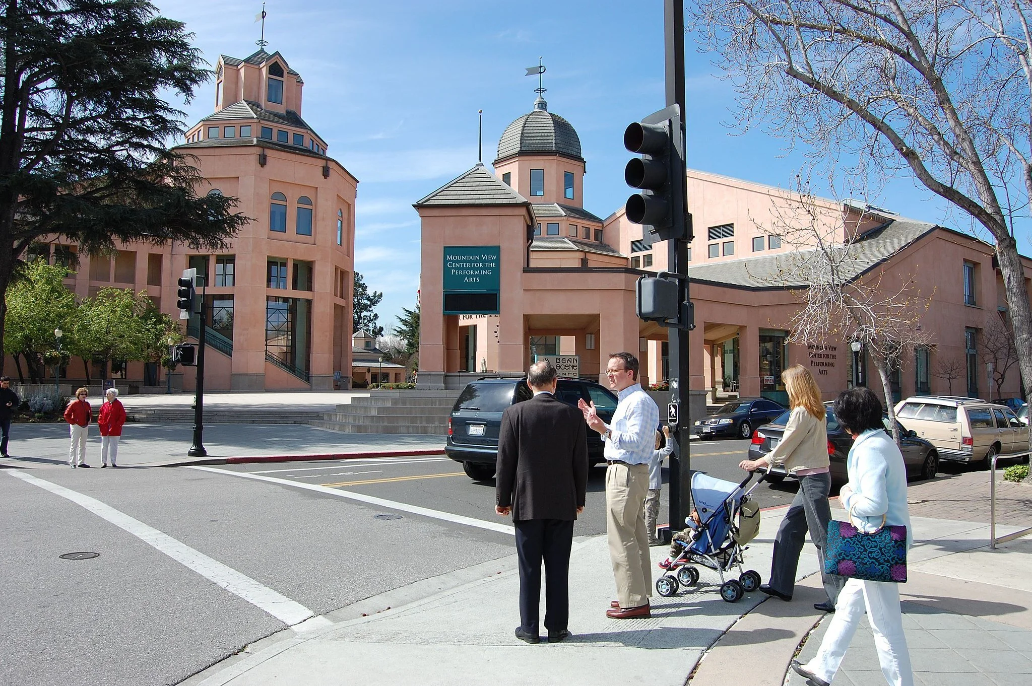 City_Hall_of_Mountain_View_-_panoramio.jpeg