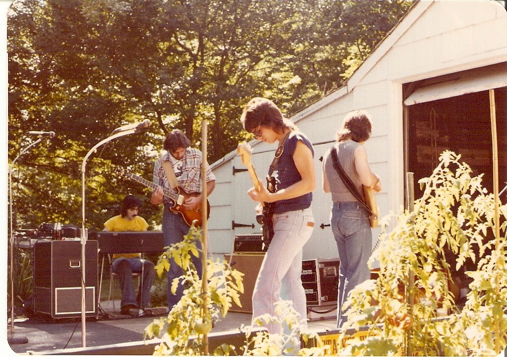 frank & band 2.png