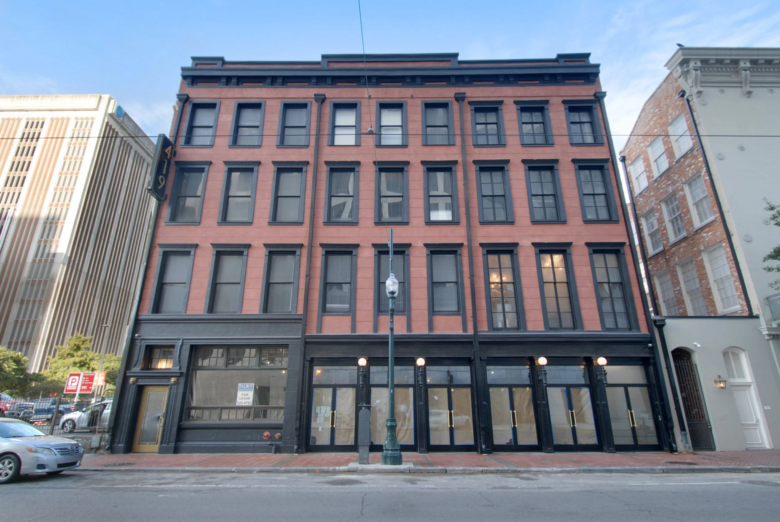 419 Carondolet
