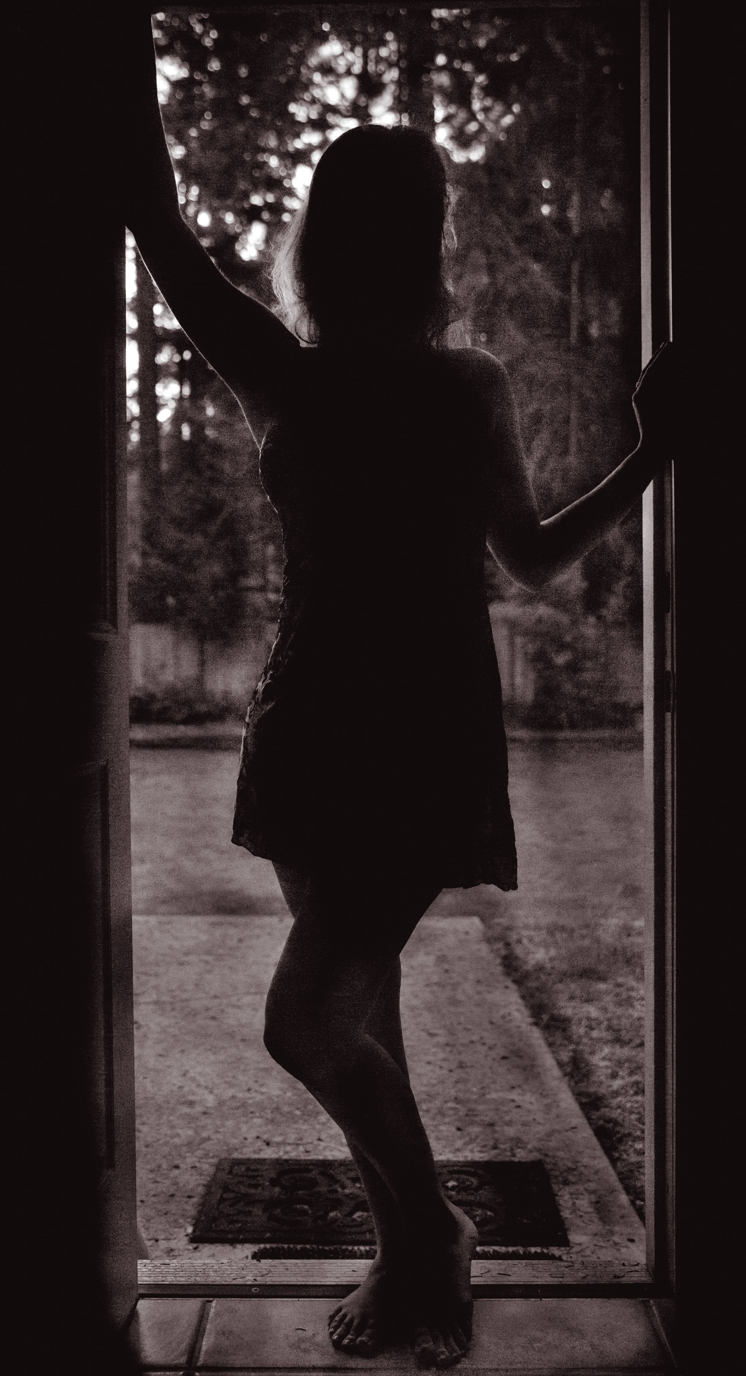 door way pose for boudoir