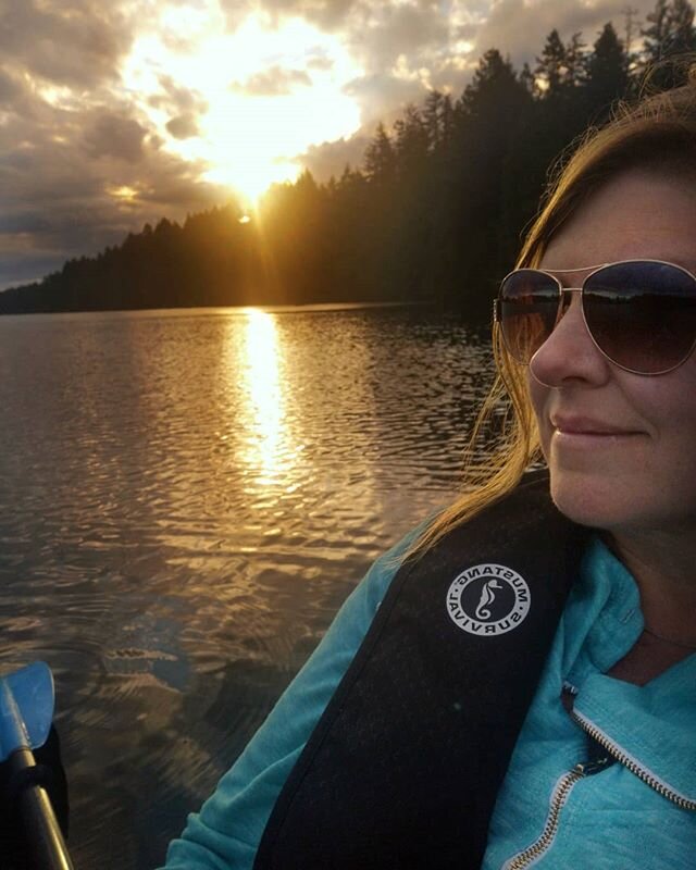 We are pretty damn lucky living on this island during a crazy time 
#practicesocialdistancing #kayaklove #nanaimobc #sunsetlight #lovebeingonthewater #sunsets #vancouverisland