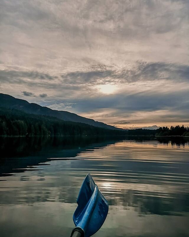 Can't beat this! So peaceful 
#kayaklife #kayaklove #kayaking #westwoodlake #nanaimobccanada #sunsetlight #fortheloveofkayaking