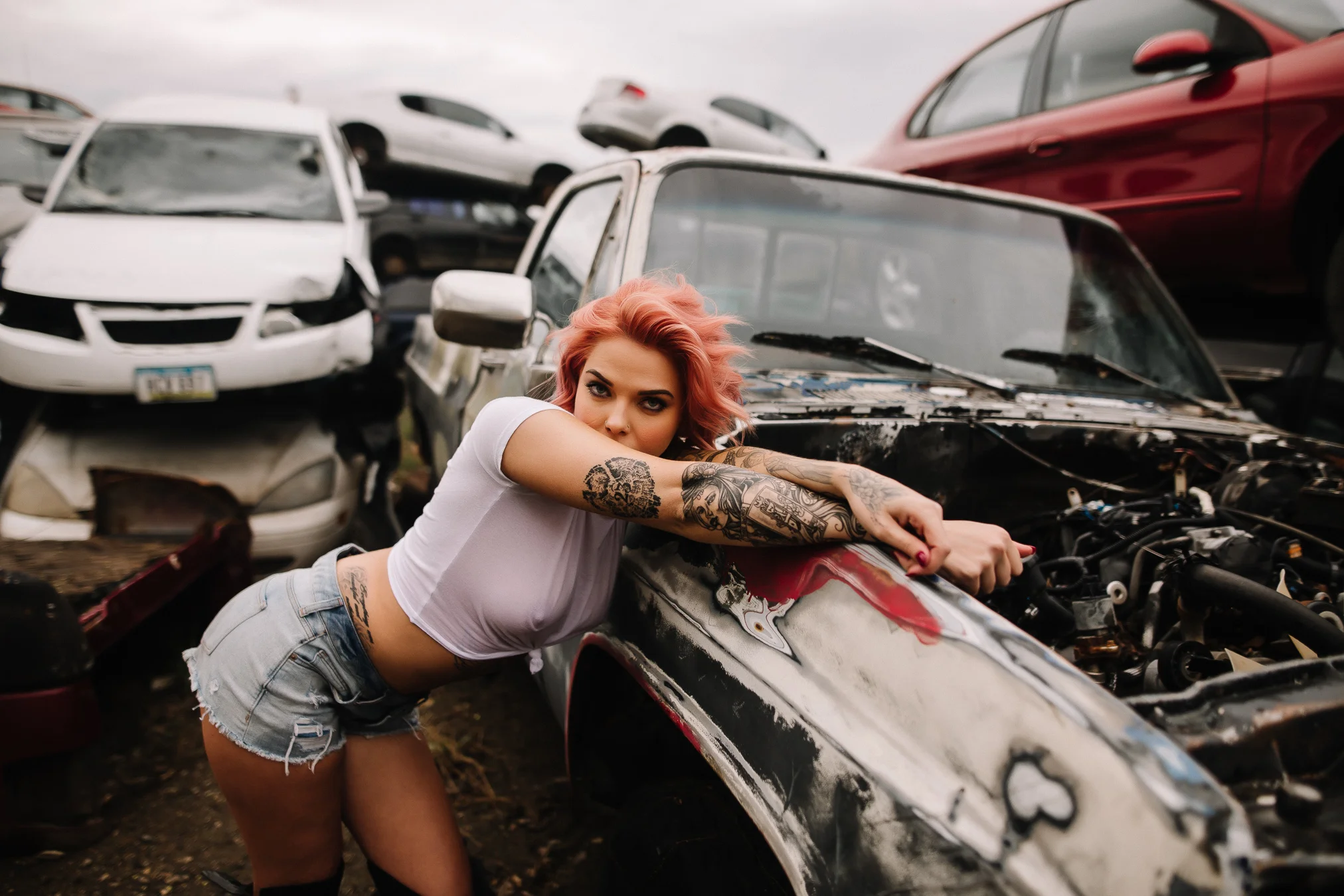 JUNKYARD BOUDOIR SESSION PINK HAIR BOUDOIR BY LEXY CEDAR FALLS IOWA-11.jpg