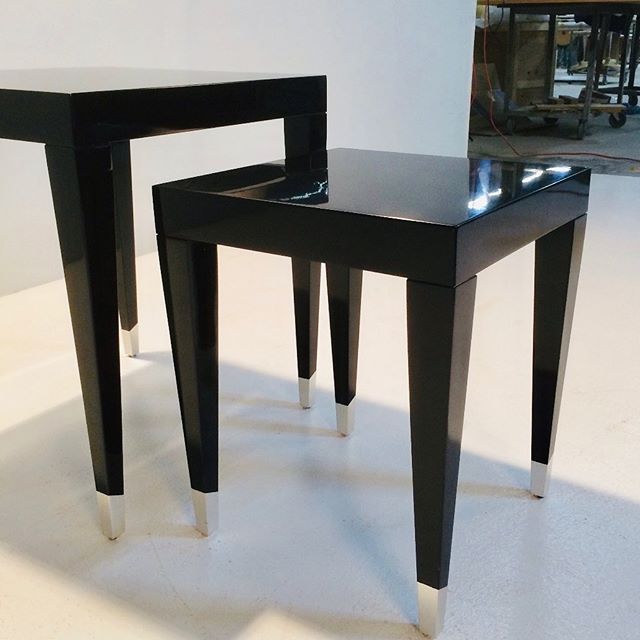 #sidetable #highgloss #blackgloss #furniture #customfurniture #interiordesign #hospitalitydesign #stainlesssteelaccent #kouzouiansencore #madeinusa🇺🇸