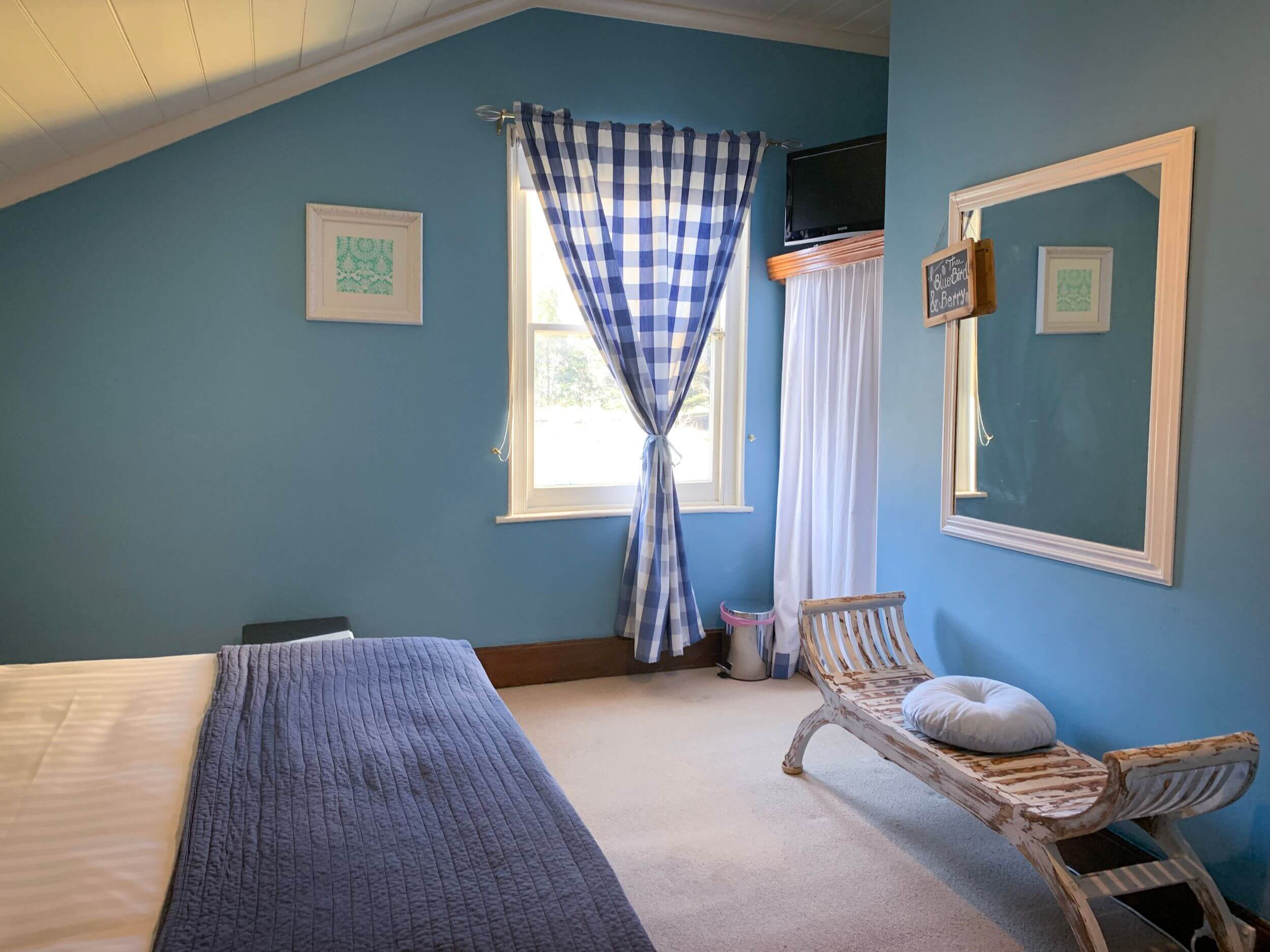 Blue bird and Berry | Stanton Farmhouse | boutique accommodation Tasmania