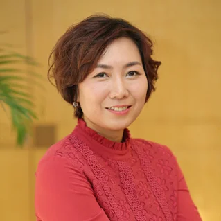Emma Feng Photo for website usage.jpg