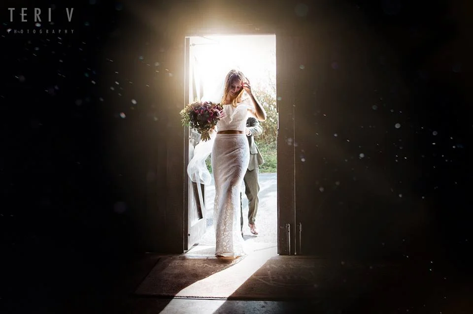 Alpheton Hall Barns was the perfect rustic setting for Gemma and Tommy’s day. Gemma first discovered the venue via Lily Pebbles , a vlogger who married at the barns a few years ago. With the help of Dreamwave Events and Gemma’s vision, the barns were transformed into a copper infused haven. Foliage played a huge part in the styling of the day, dressing the ceremony and reception barns, as well as featuring heavily in all the bouquets.