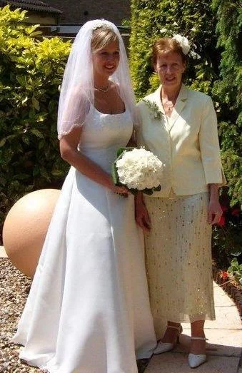 caroline and her mum on the morning of her wedding