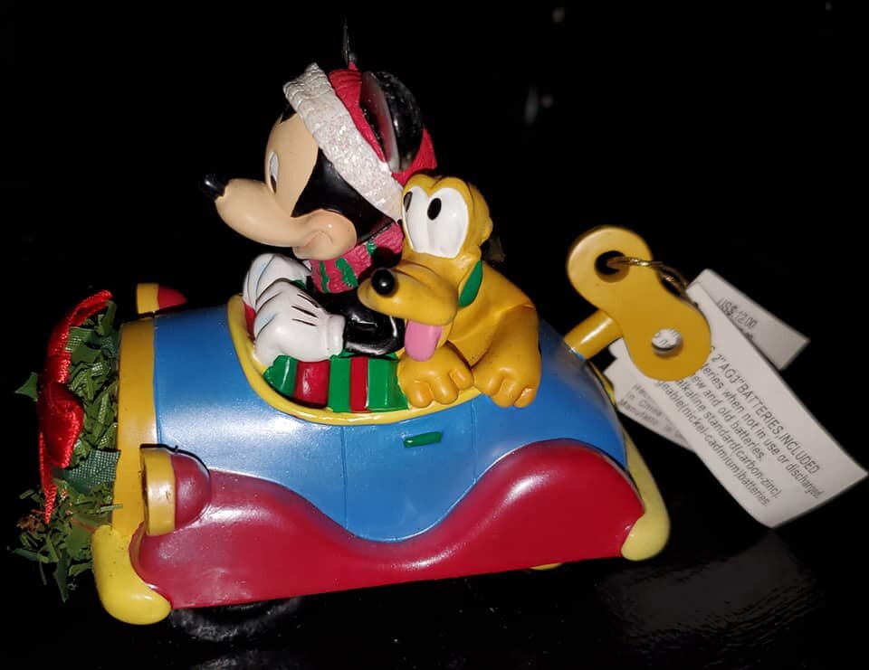 The Disney Store Mickey and Goofy in Car with Presents Figure