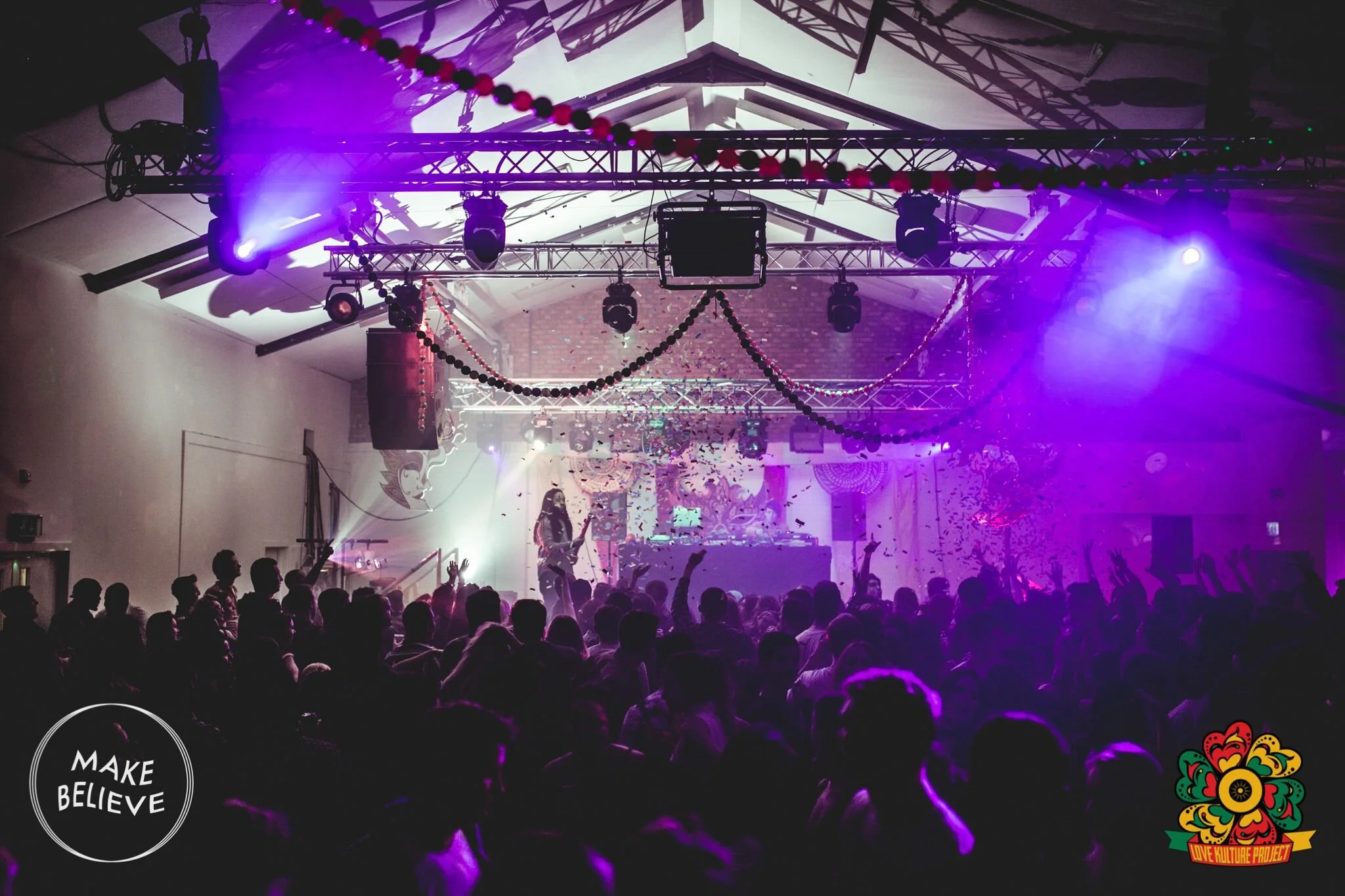 oval space crowd.JPG