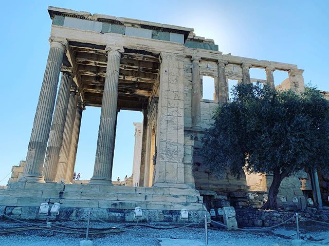 We are in Athens! Dropped the luggage at the hotel and headed straight for the acropolis since it was about 9 am and they say to go early! Just got back the hotel after lunch and exploring for a bit. Now to rest by the pool for a bit! #athens #greece