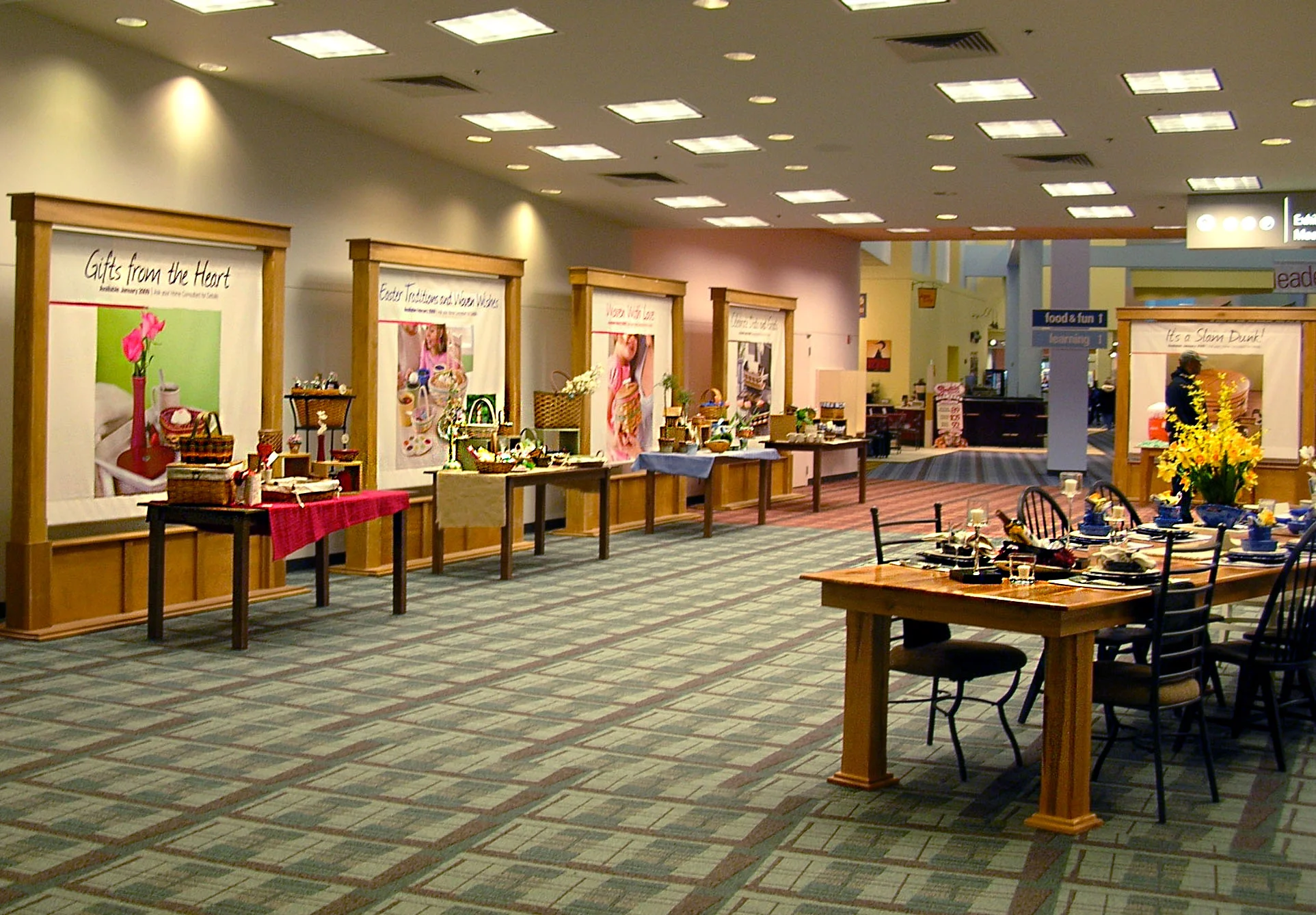 Used both end use room setting displays and table displays to create diversity thought the venue.