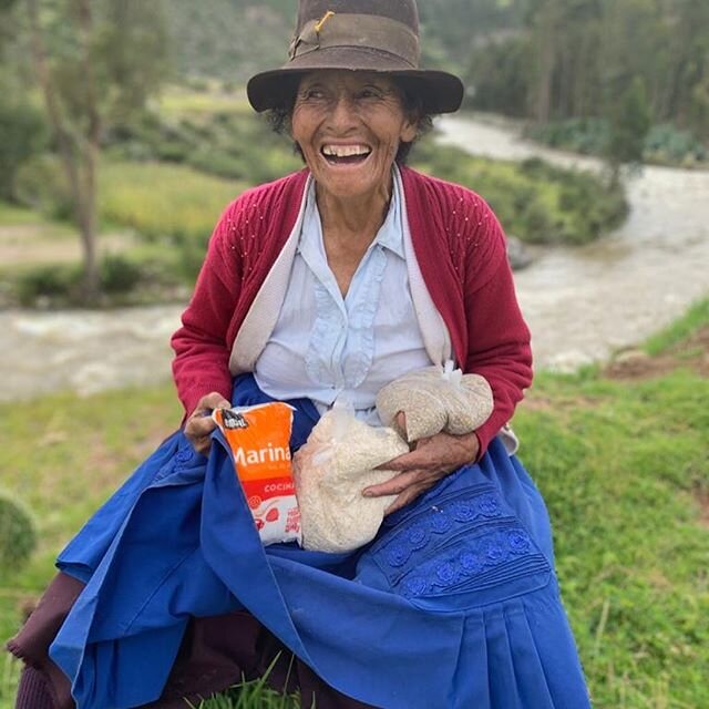 We did it! It took hours to get through the checkpoints but we got the food to the villages. Thanks for the support! #hilosycolores #nonprofitorganization #peruvianandes #bethechange🌎