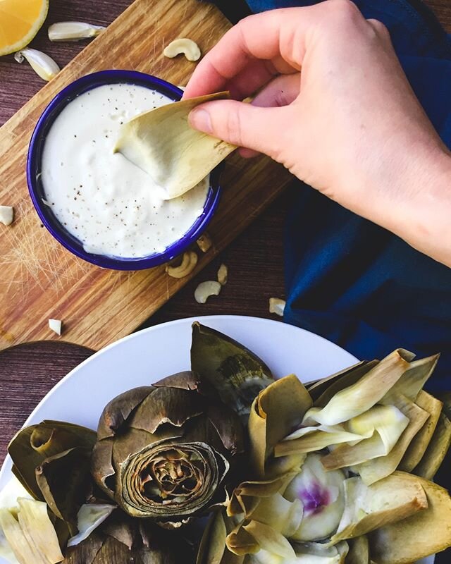 Artichoke season is coming to an end (until the fall 🍁, at least)! Have you eaten your fill yet🤰🏼?⠀⠀⠀⠀⠀⠀⠀⠀⠀
.⠀⠀⠀⠀⠀⠀⠀⠀⠀
Grab a couple the next time you&rsquo;re at the grocery store 🛒and try roasting them up and dipping them in this tasty, creamy 