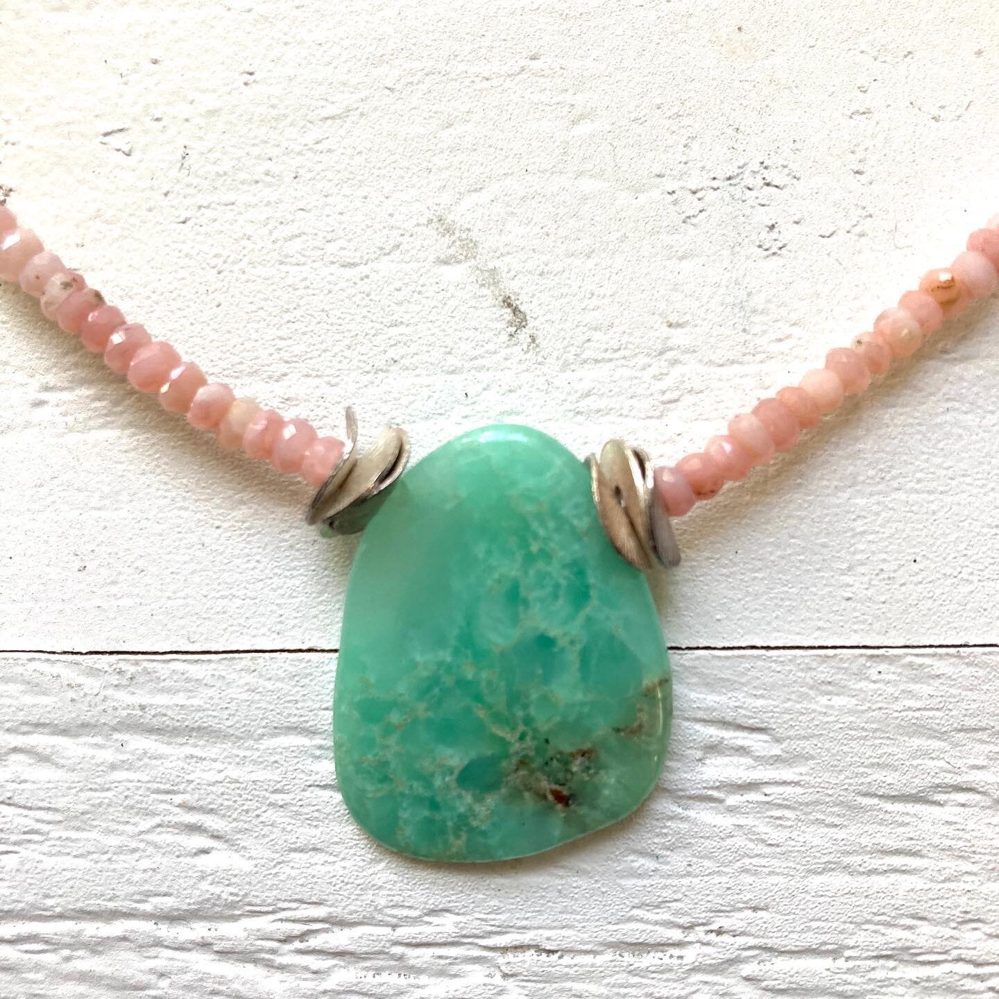 ✨
Summer Street Studio Peony Collection 🌸 🍃 
✨
Pink opal, thought to help restore emotional balance, is paired with a single chrysoprase stone, believed to promote balance, adaptability, and hope.
✨
Sterling chain, flex wire and clasp. Adjustable 1