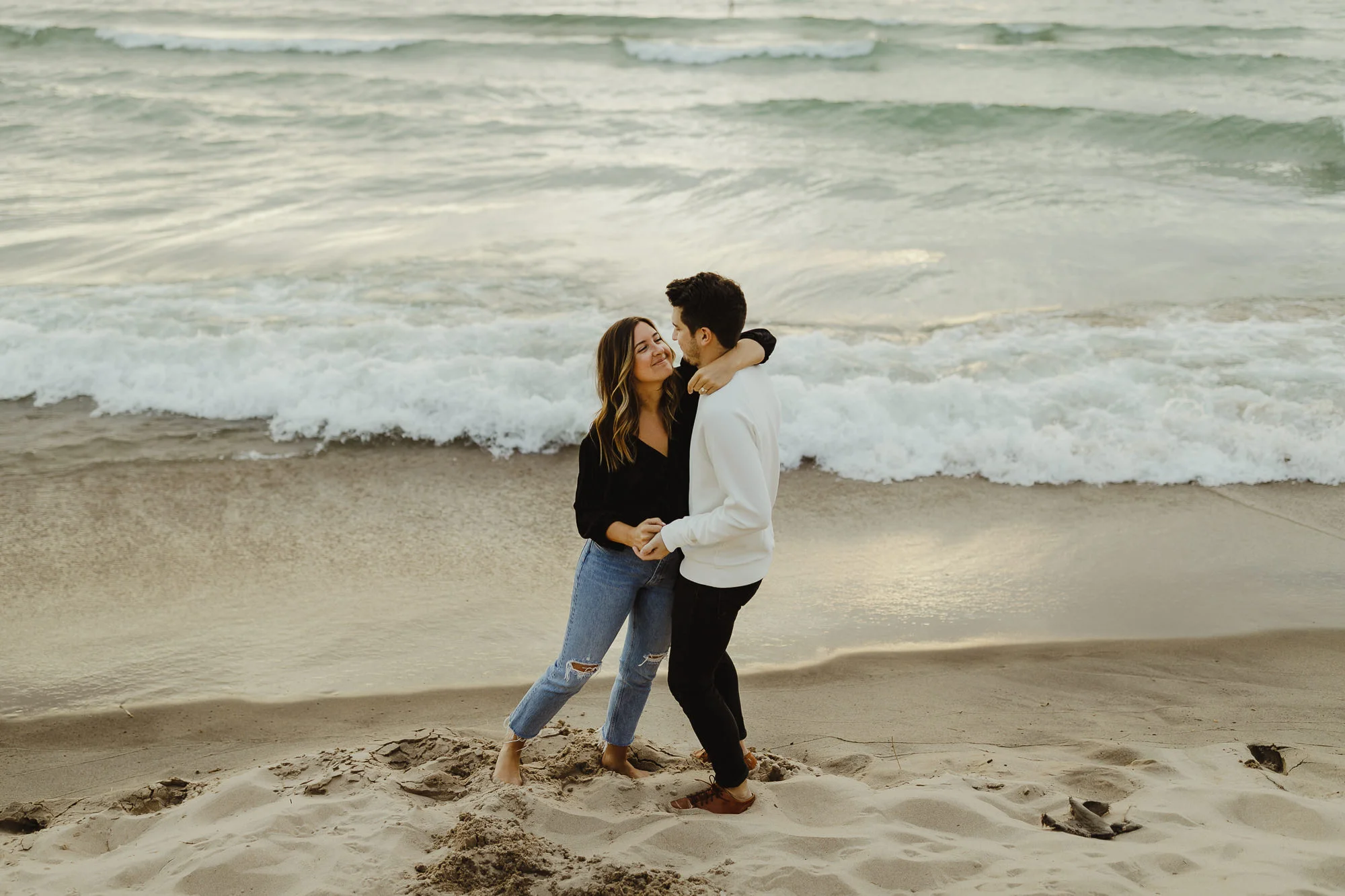 JillDeVriesPhotography-LakeMichiganEngagement-2.jpg