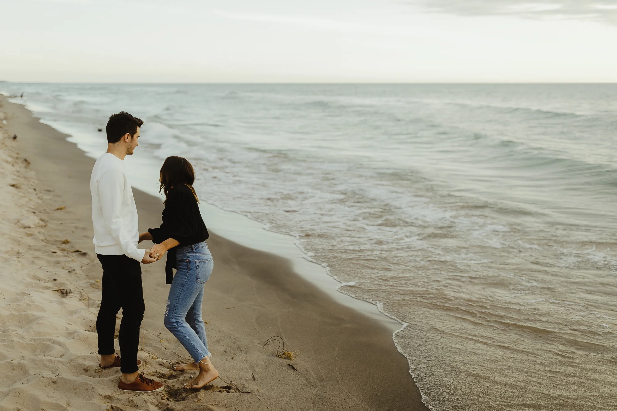 JillDeVriesPhotography-LakeMichiganEngagement-5.jpg