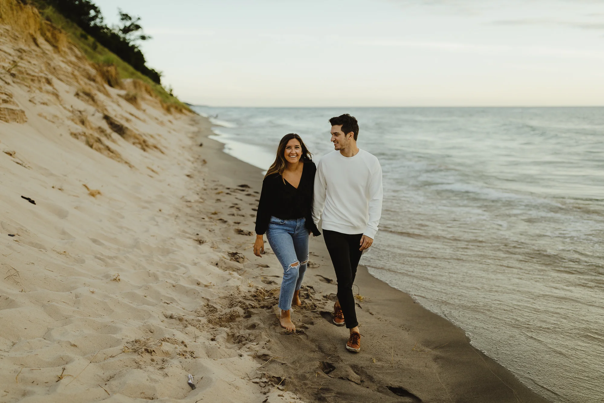 JillDeVriesPhotography-LakeMichiganEngagement-8.jpg