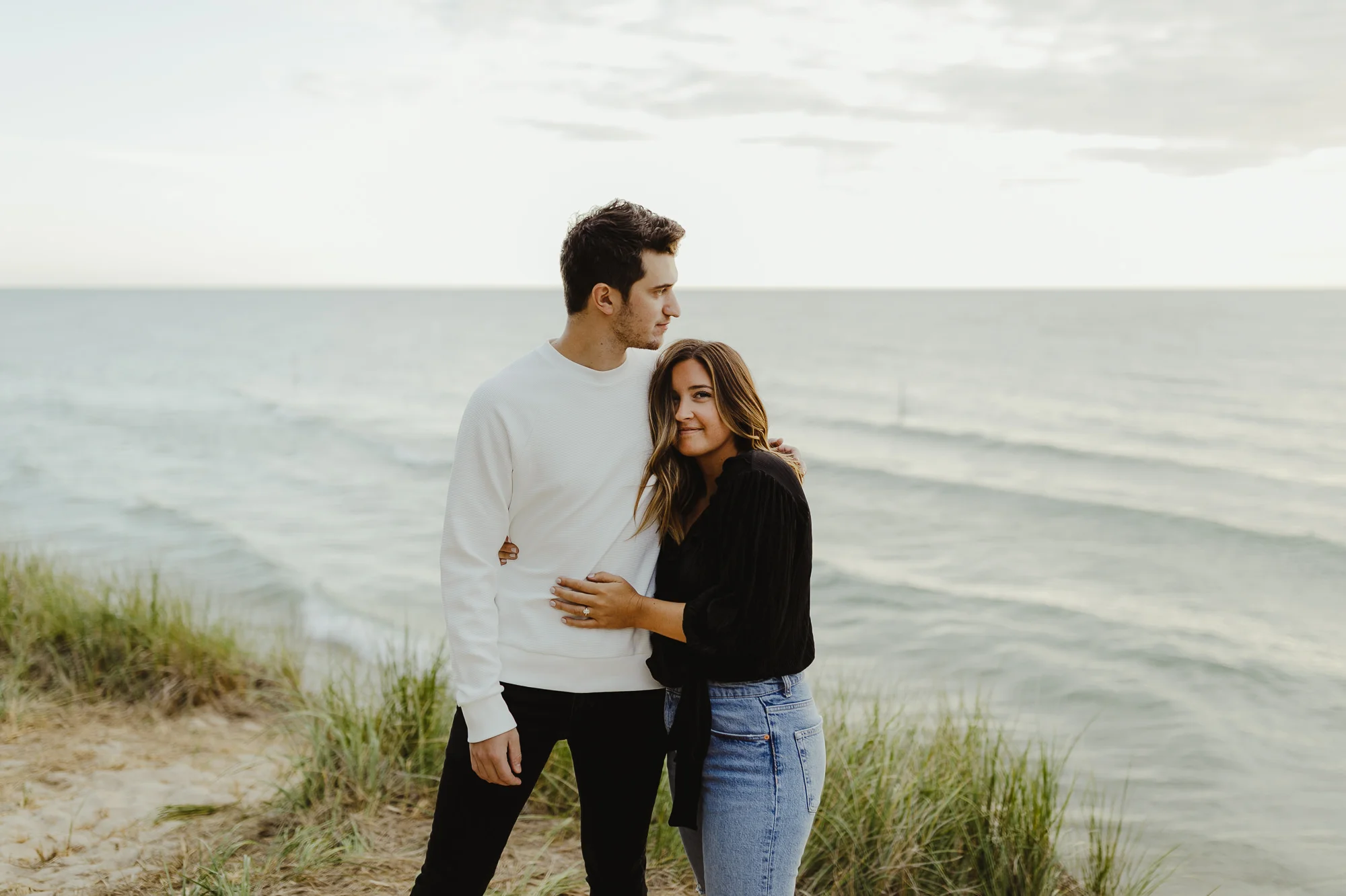 JillDeVriesPhotography-LakeMichiganEngagement-14.jpg