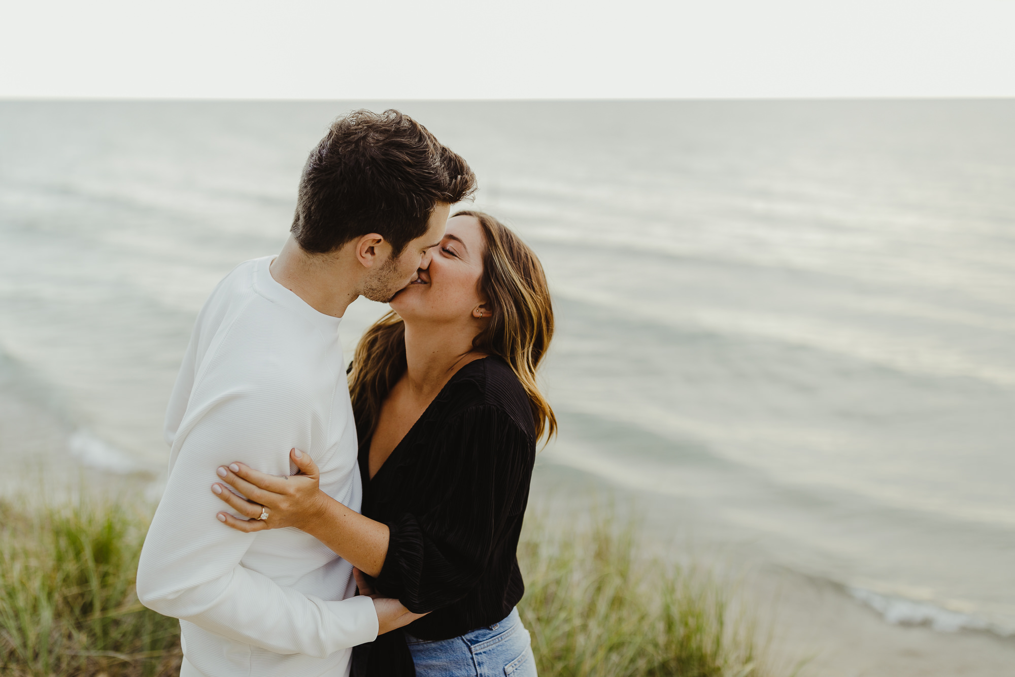 JillDeVriesPhotography-LakeMichiganEngagement-20.jpg