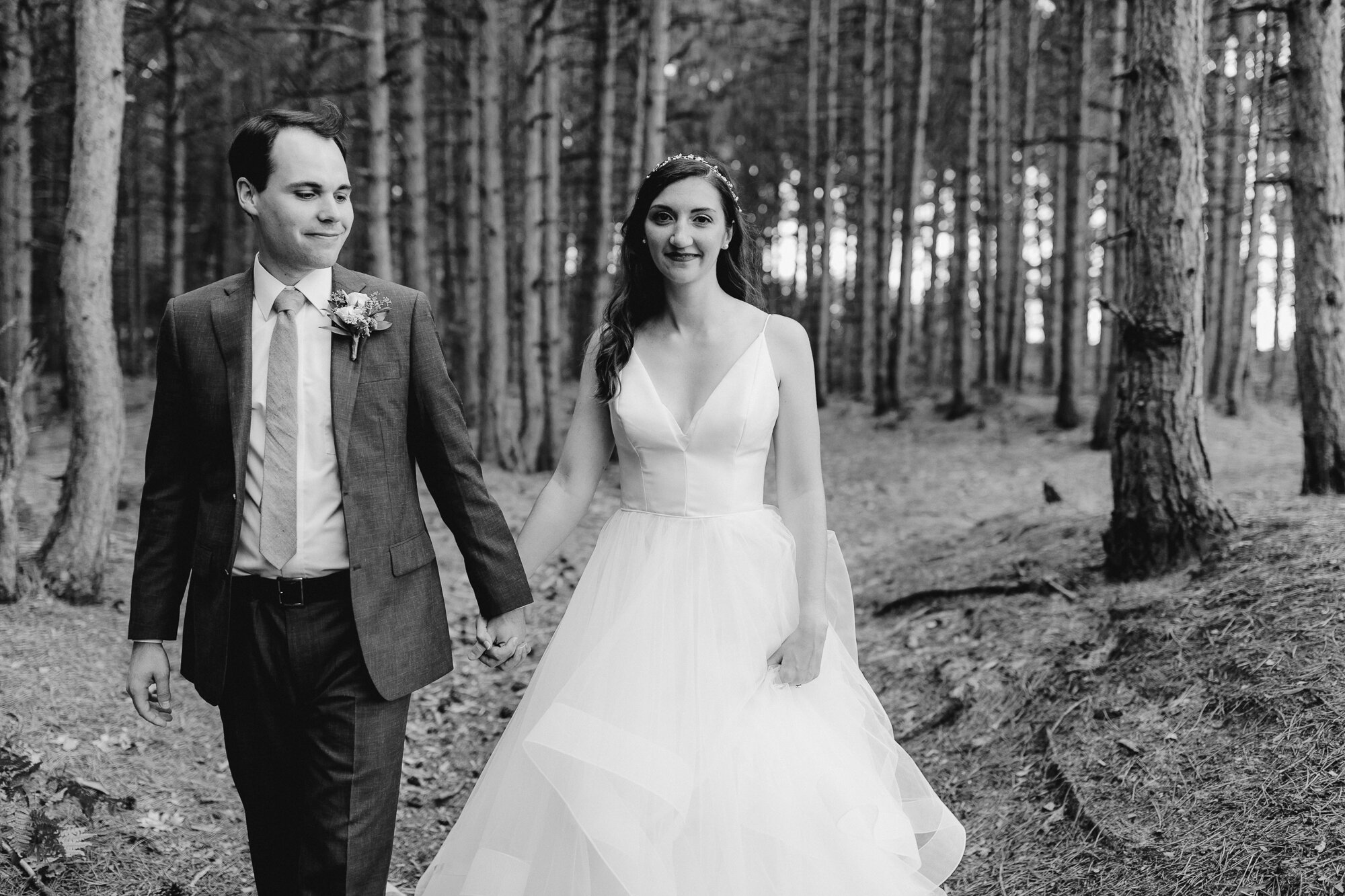 JillDeVriesPhotography-CovidBackyardWedding-24.jpg