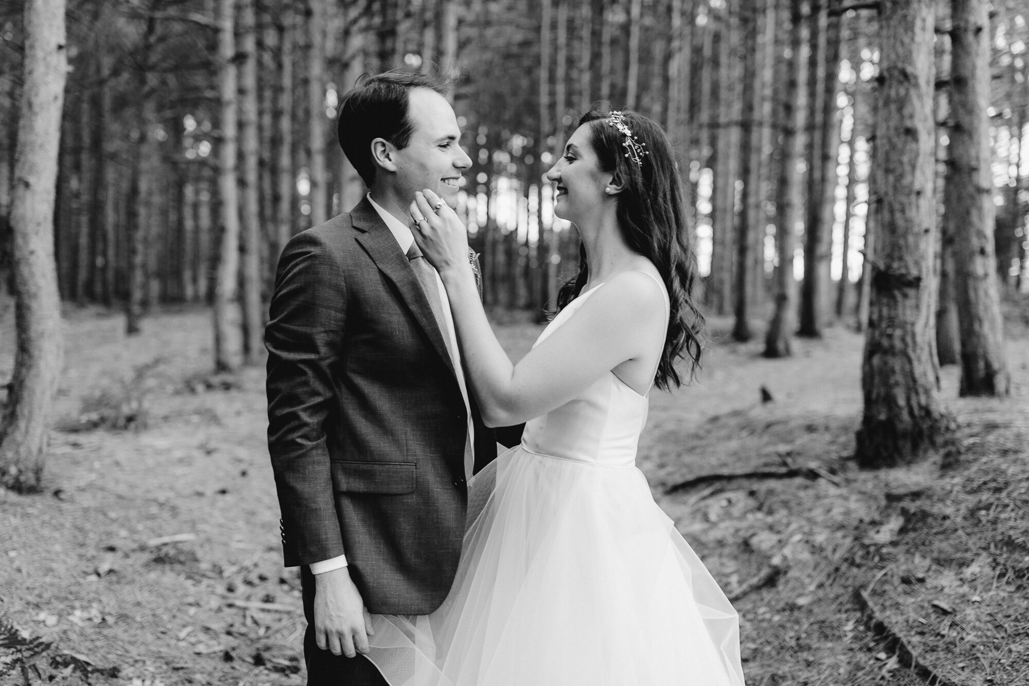 JillDeVriesPhotography-CovidBackyardWedding-27.jpg