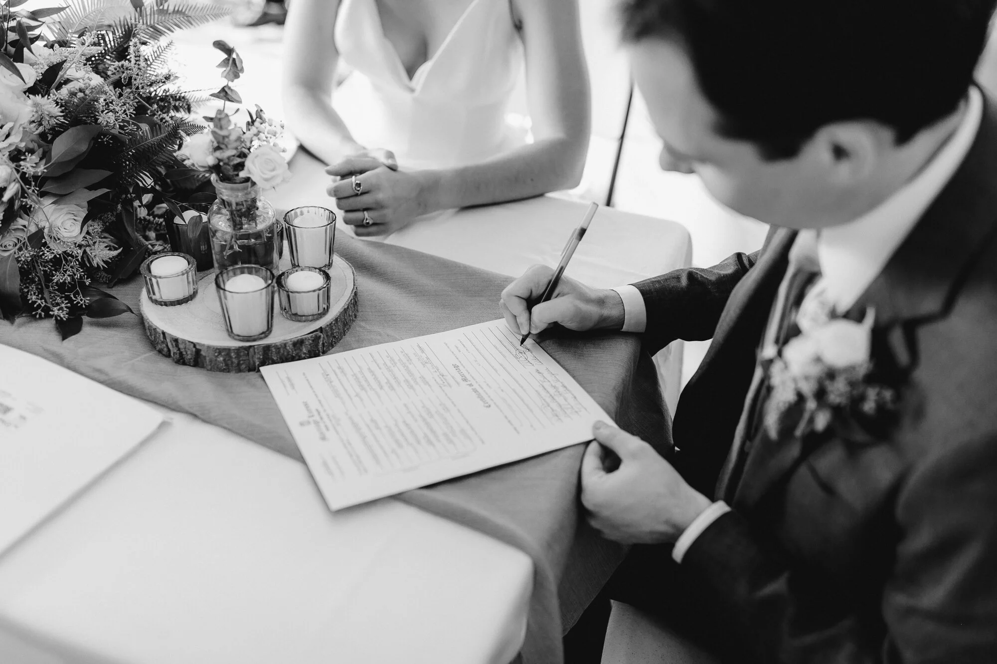 JillDeVriesPhotography-CovidBackyardWedding-38.jpg