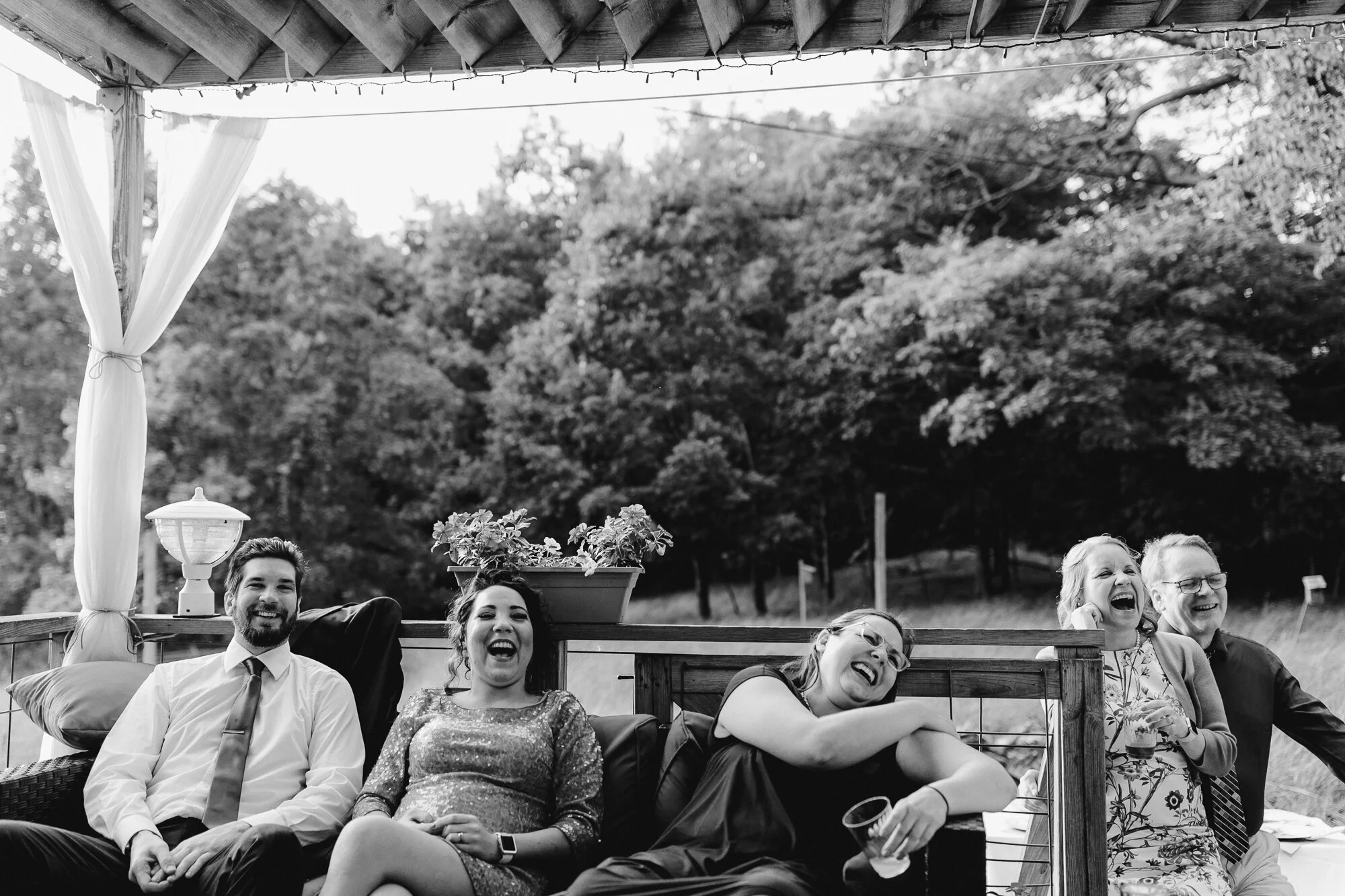 JillDeVriesPhotography-CovidBackyardWedding-44.jpg