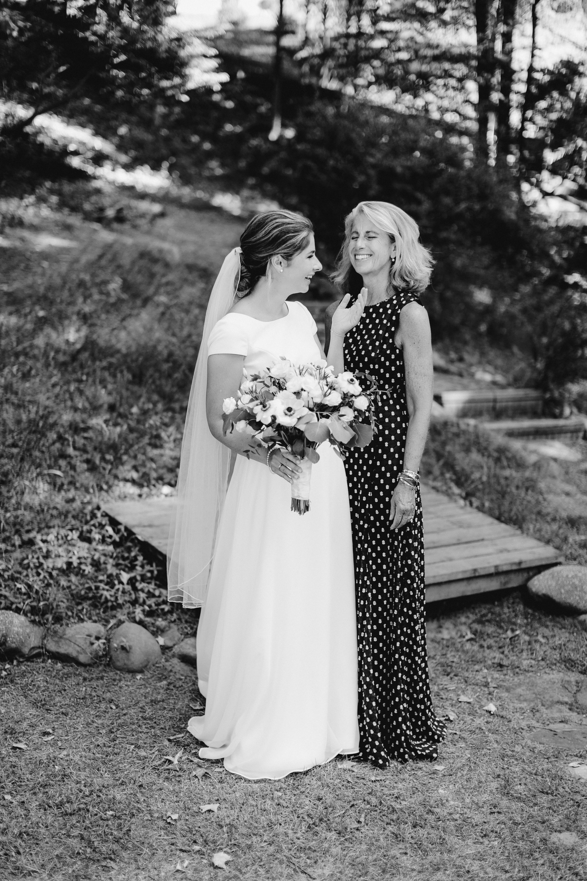 JillDeVries-LakeMichiganWedding-34.jpg