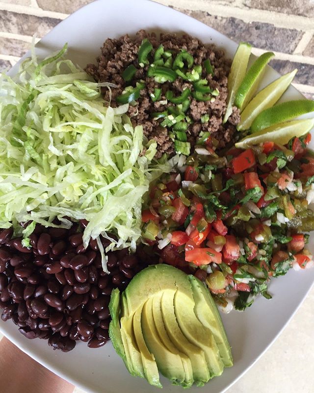 Today&rsquo;s lunch did not disappoint! 🌮 
A perfect combination of taco ingredients without the carbs.  Simply seasoned lean ground beef, homemade salsa with home roasted peppers and all, black beans, shredded lettuce, sliced avocado and serrano pe