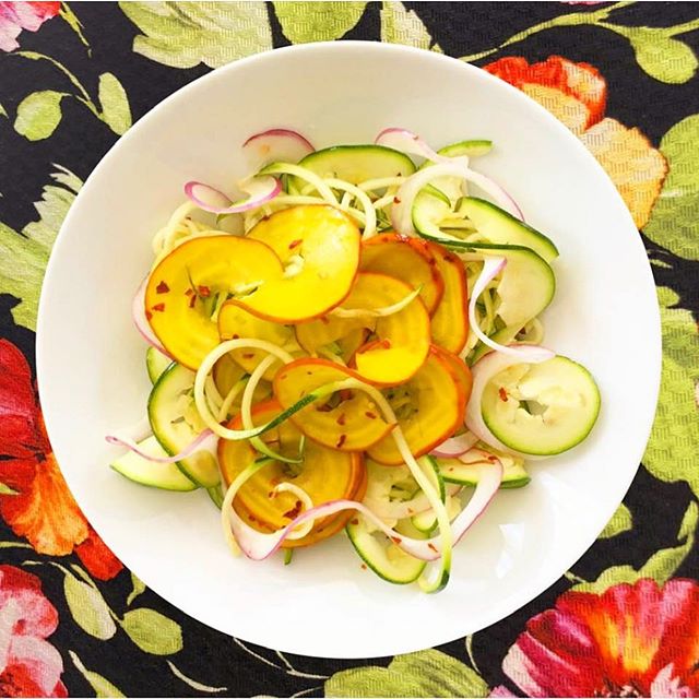 Spiraling outta control? Ribbon spirals of zucchini, golden beets, and red onion #salad #bizarreobsessionwithorange🍊 #christo4masonfood #christo4masonphotography📸