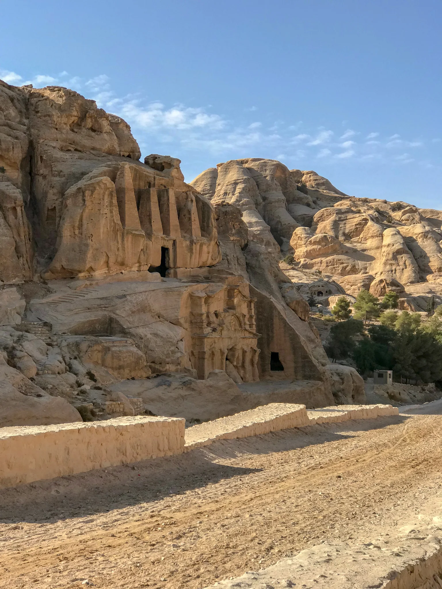 Making our way down to the main part of the city that leads to the Treasury.These caves that have been carved out were actual places of residence back in ancient times. Some even burial sites.